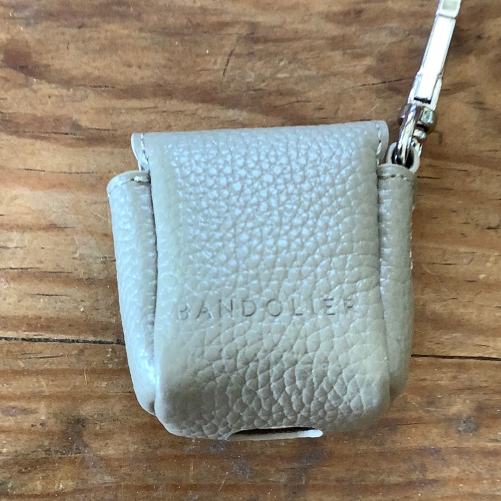 🆕🆕BANDOLIER AirPod Leather case - Picture 2 of 6
